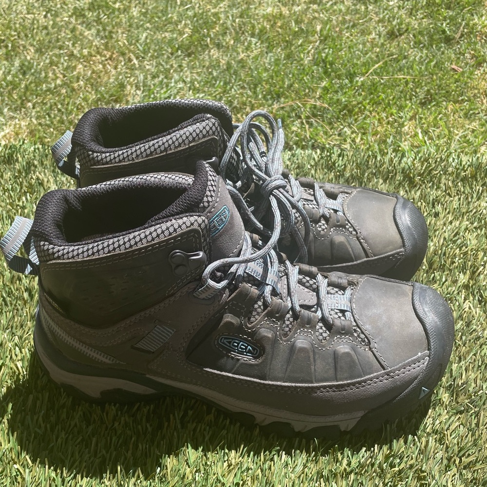 Women’s KEEN Targhee III Mid Waterproof Hiking Boot  sz 7.5